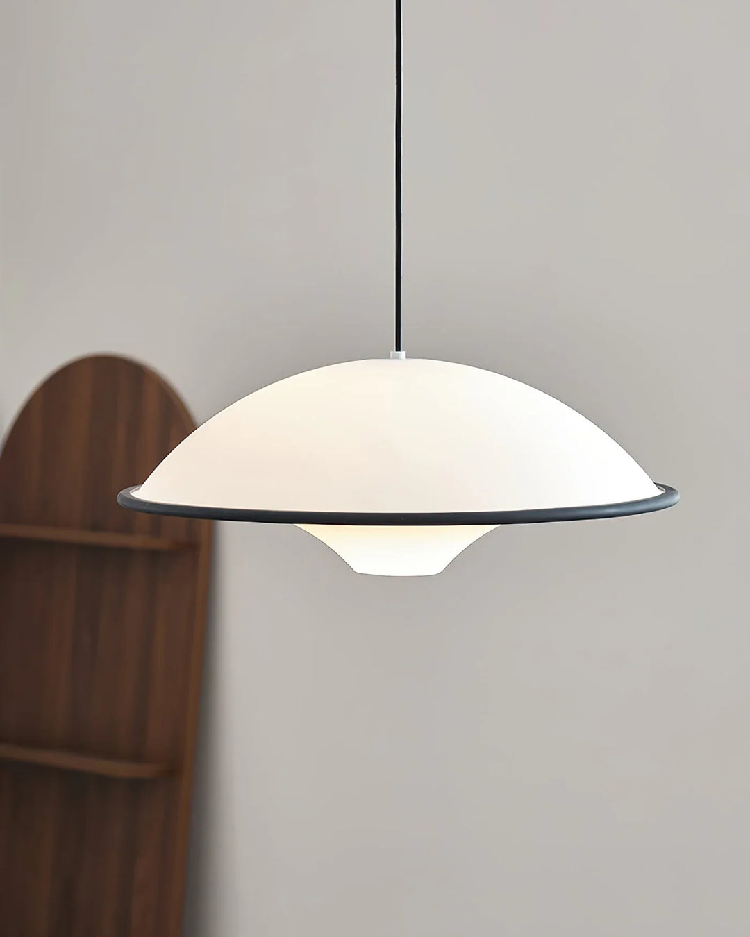Lampa wisząca z kloszem kopułowym