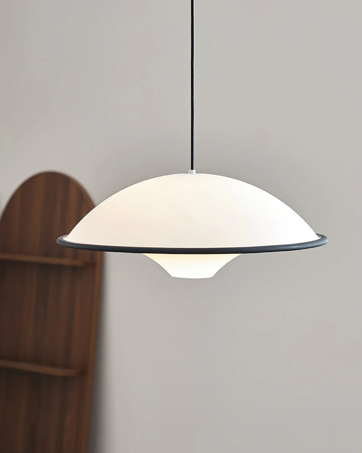 Lampa wisząca z kloszem kopułowym