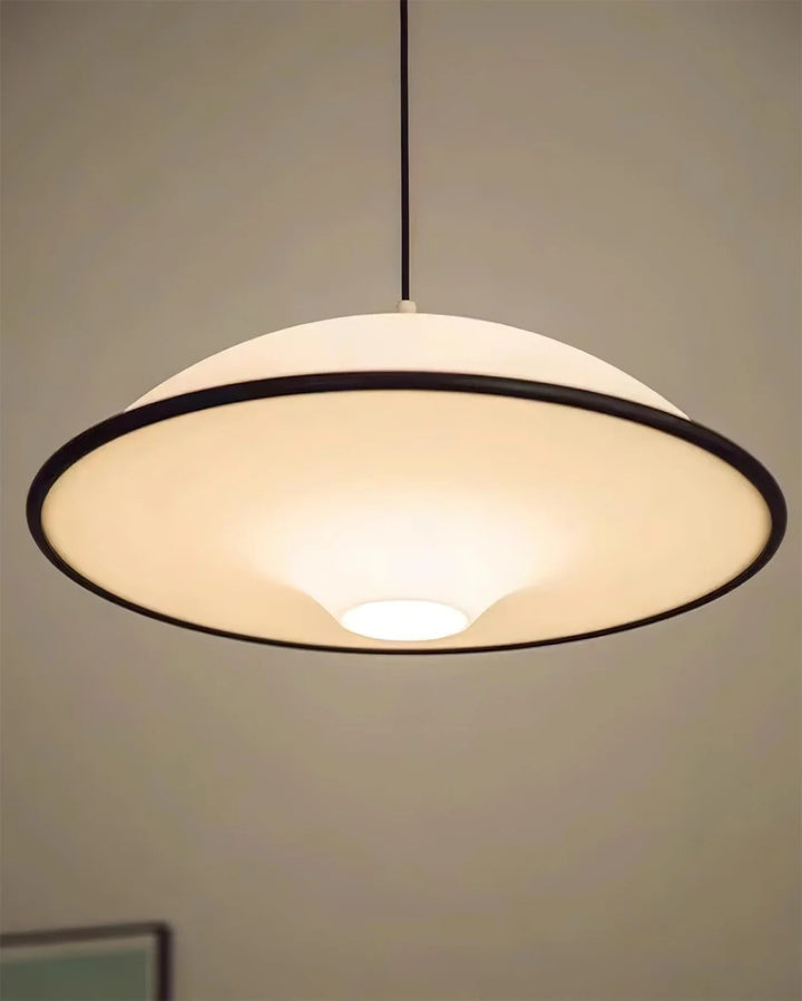Lampa wisząca z kloszem kopułowym