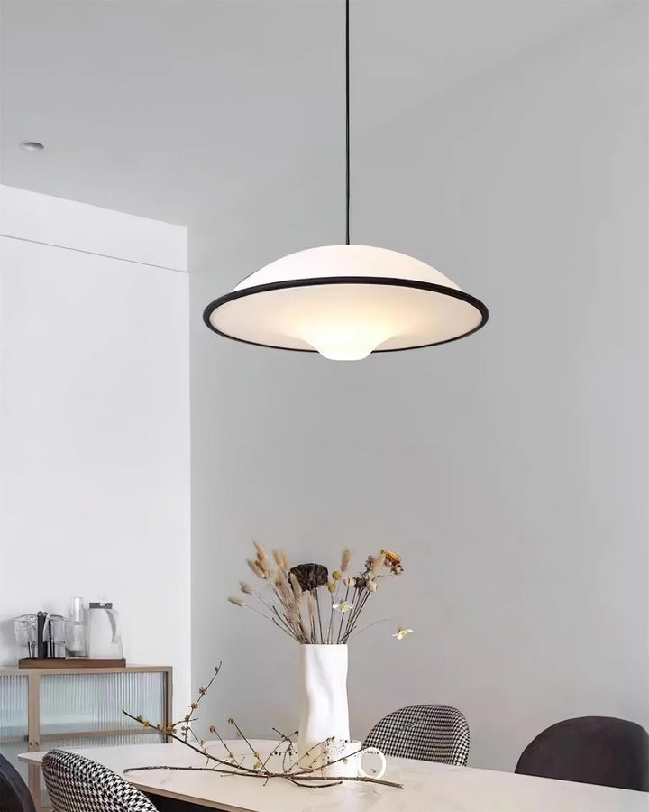 Lampa wisząca z kloszem kopułowym