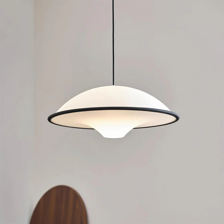Lampa wisząca z kloszem kopułowym