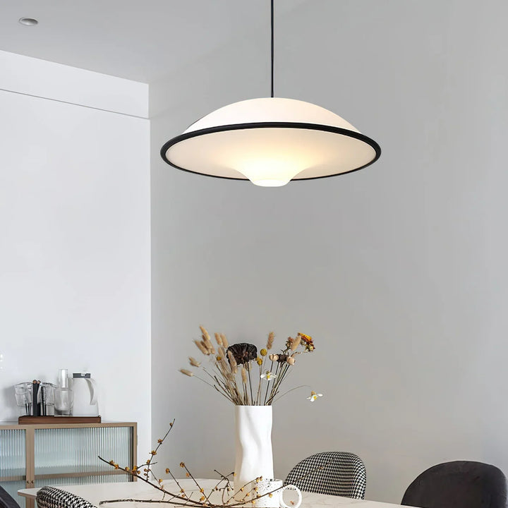 Lampa wisząca z kloszem kopułowym