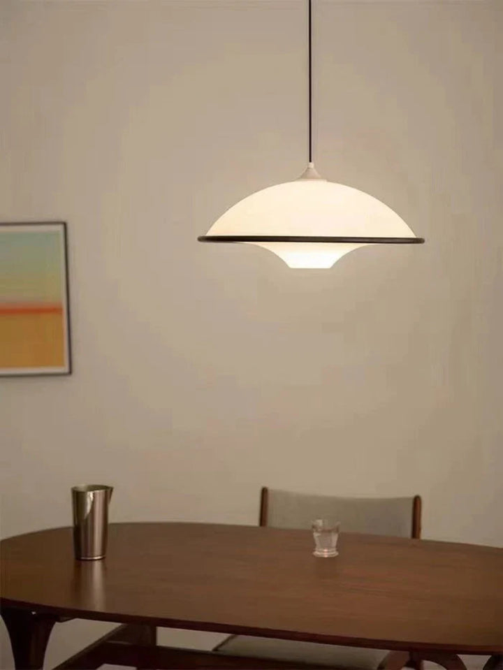 Lampa wisząca z kloszem kopułowym