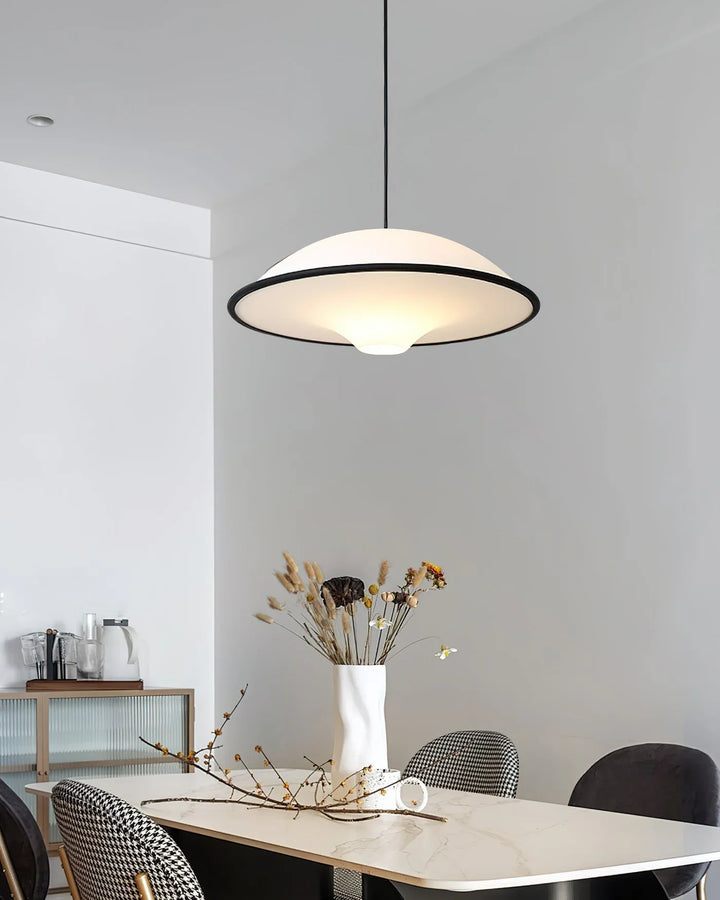Lampa wisząca z kloszem kopułowym