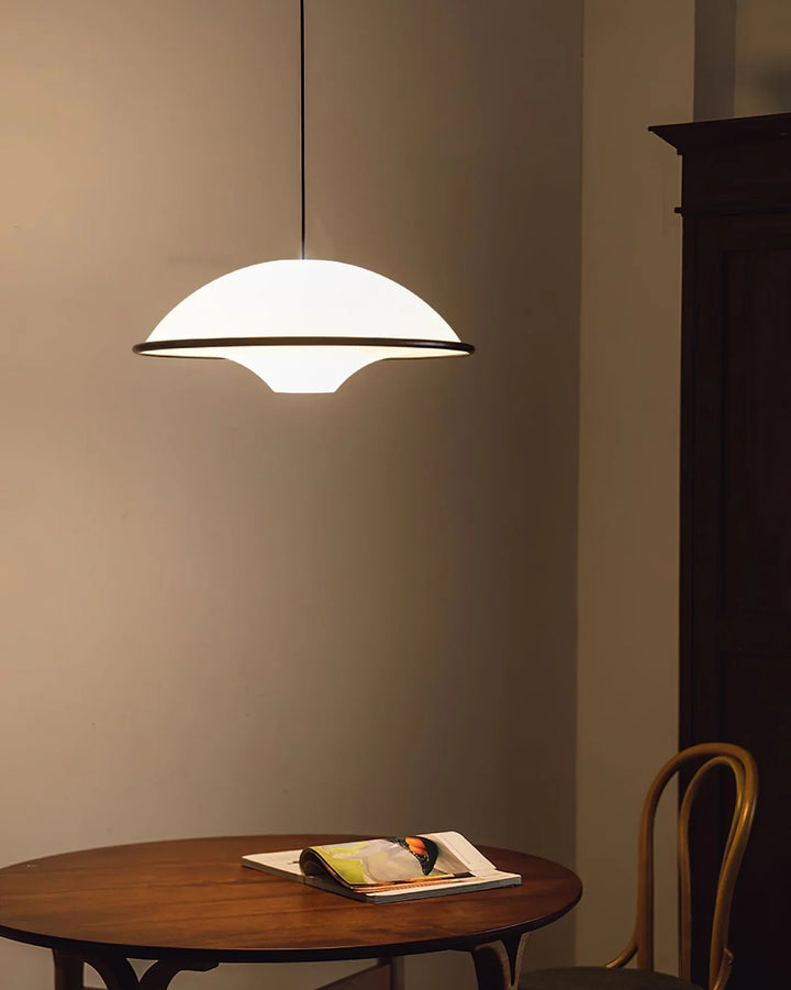 Lampa wisząca z kloszem kopułowym