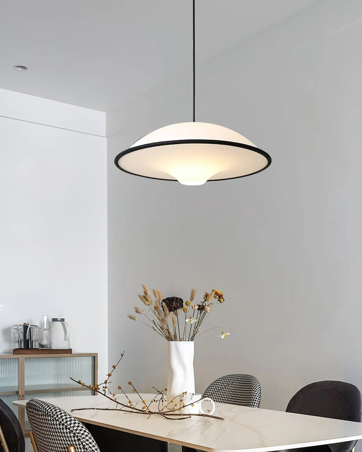 Lampa wisząca z kloszem kopułowym