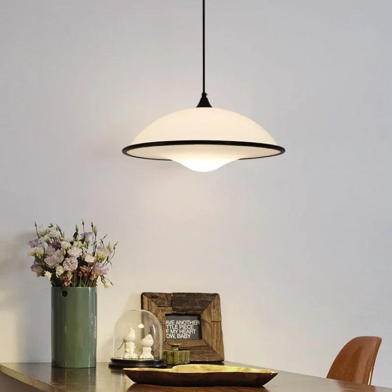 Lampa wisząca z kloszem kopułowym