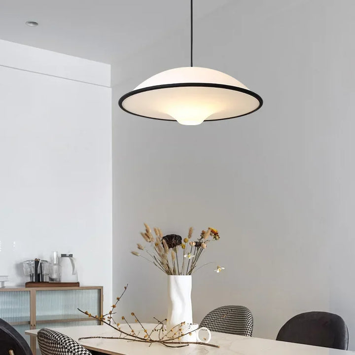Lampa wisząca z kloszem kopułowym