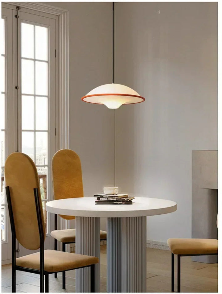Lampa wisząca z kloszem kopułowym
