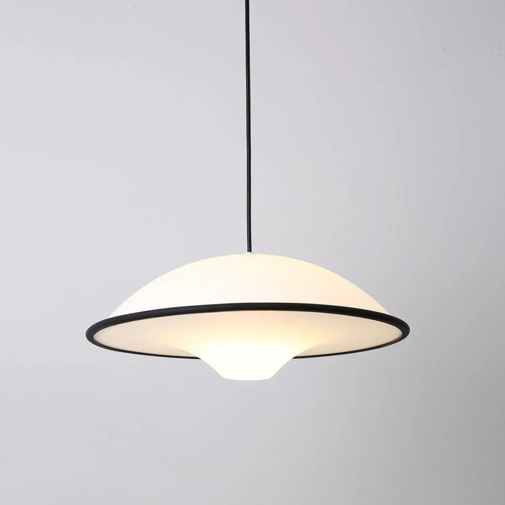 Lampa wisząca z kloszem kopułowym