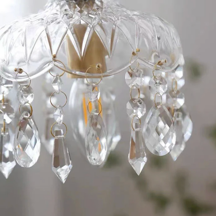 Lampa wisząca z kryształowym kloszem i zawieszkami