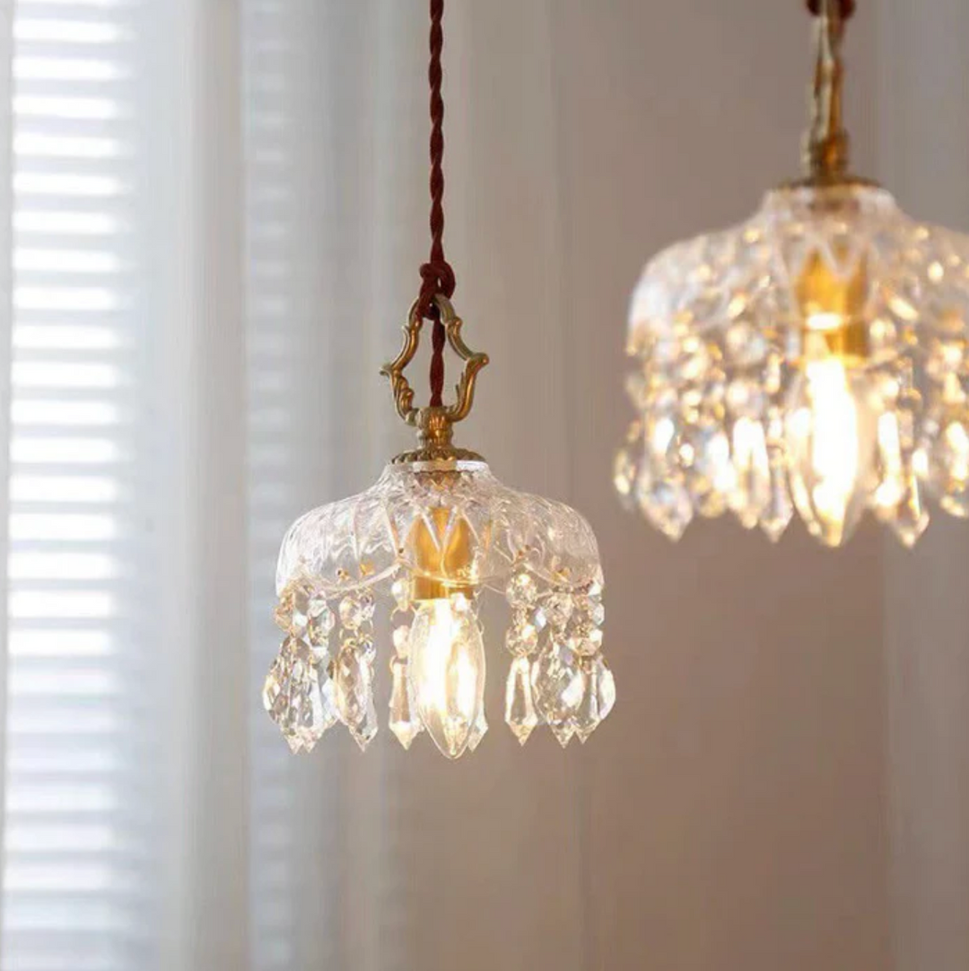 Lampa wisząca z kryształowym kloszem i zawieszkami