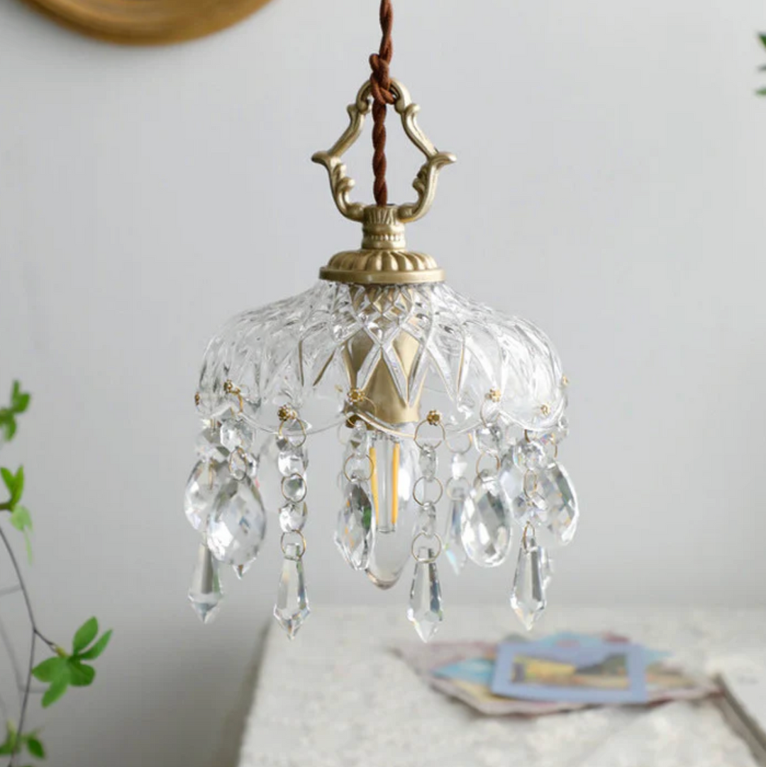 Lampa wisząca z kryształowym kloszem i zawieszkami
