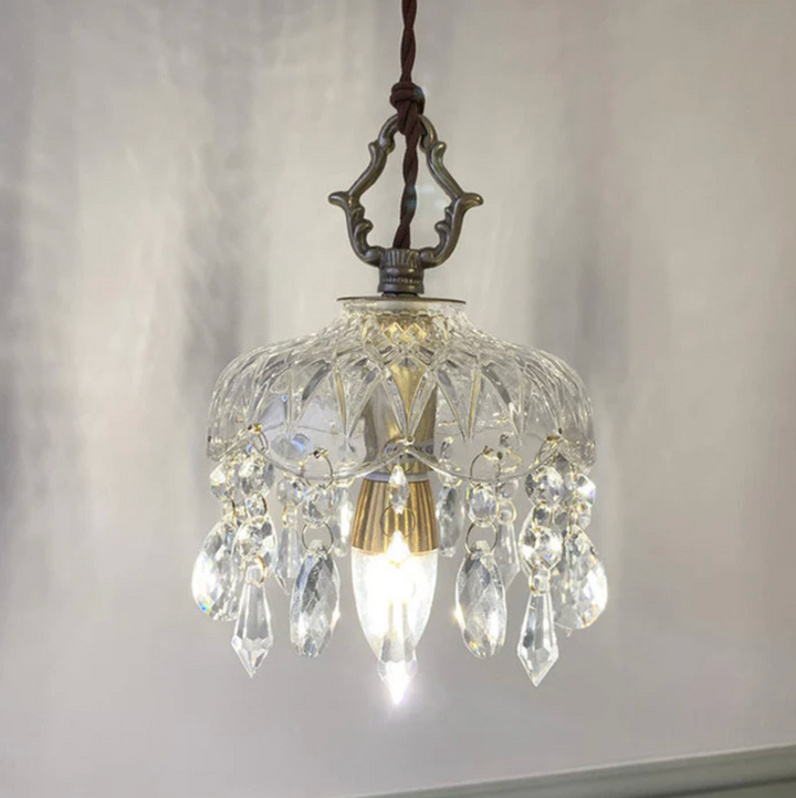 Lampa wisząca z kryształowym kloszem i zawieszkami