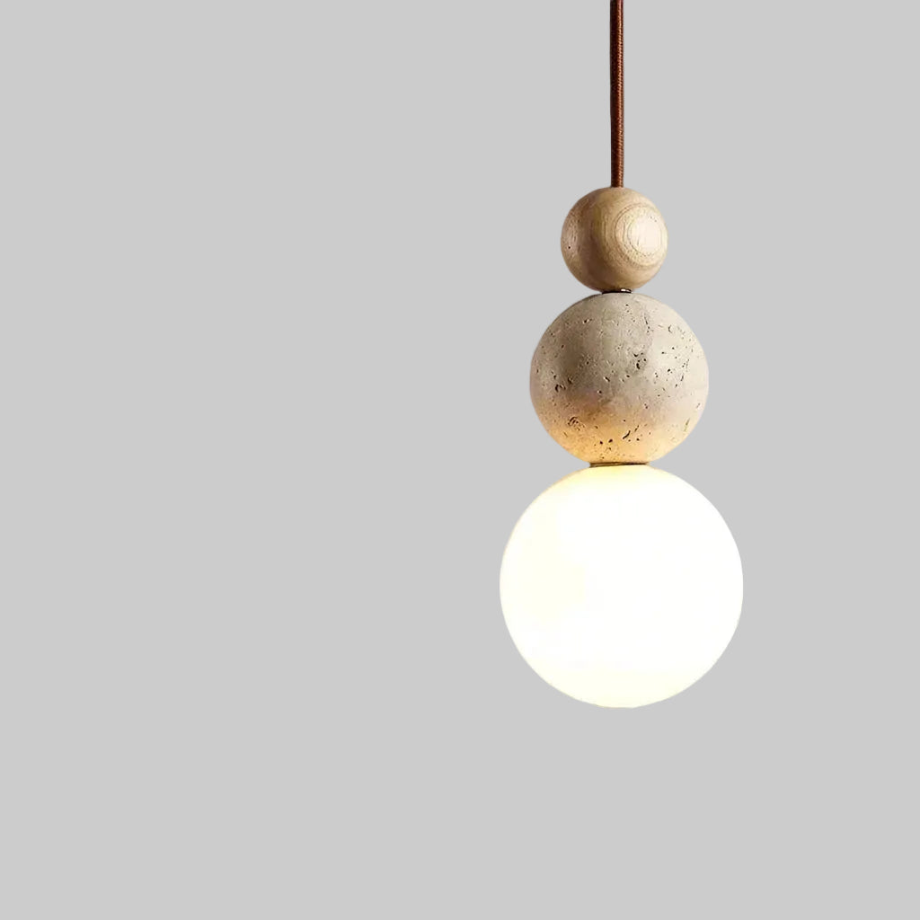 Lampa wisząca z kulistym kloszem i warstwowym elementem dekoracyjnym