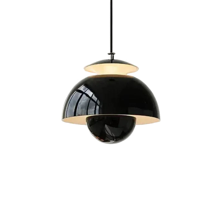 Lampa wisząca z lakierowanym kloszem w kształcie pąka kwiatu