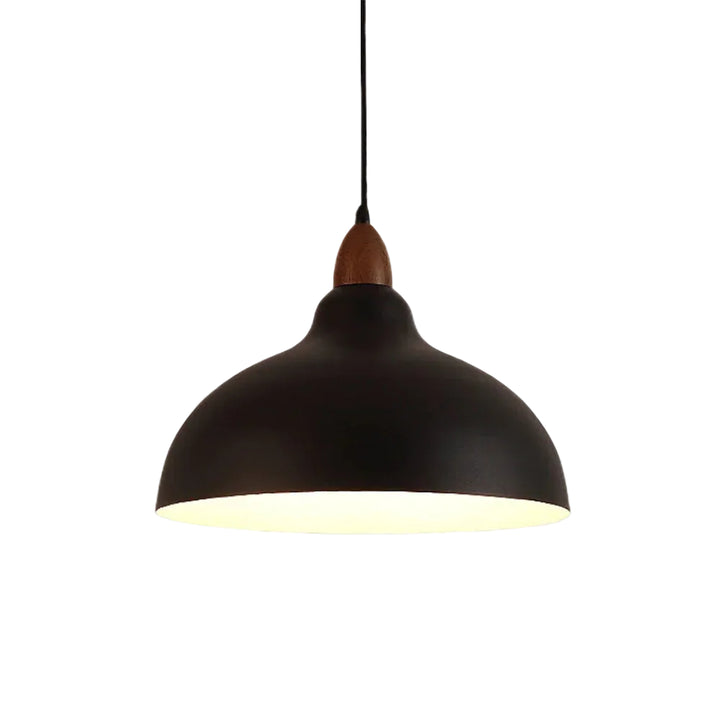 Lampa wisząca z metalowym kloszem i drewnianymi detalami