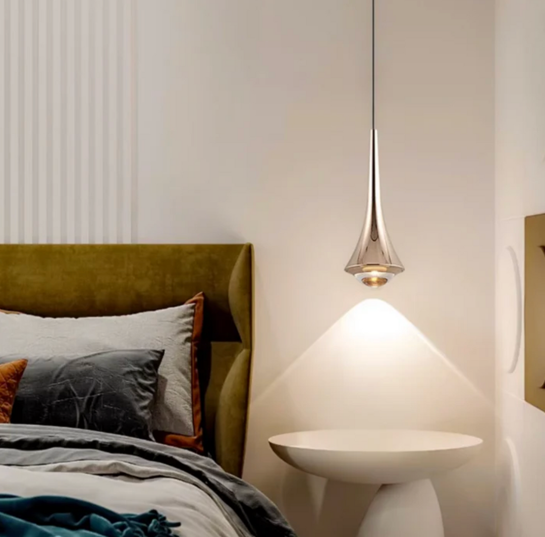 Lampa wisząca z metalowym kloszem i szklanym kloszem
