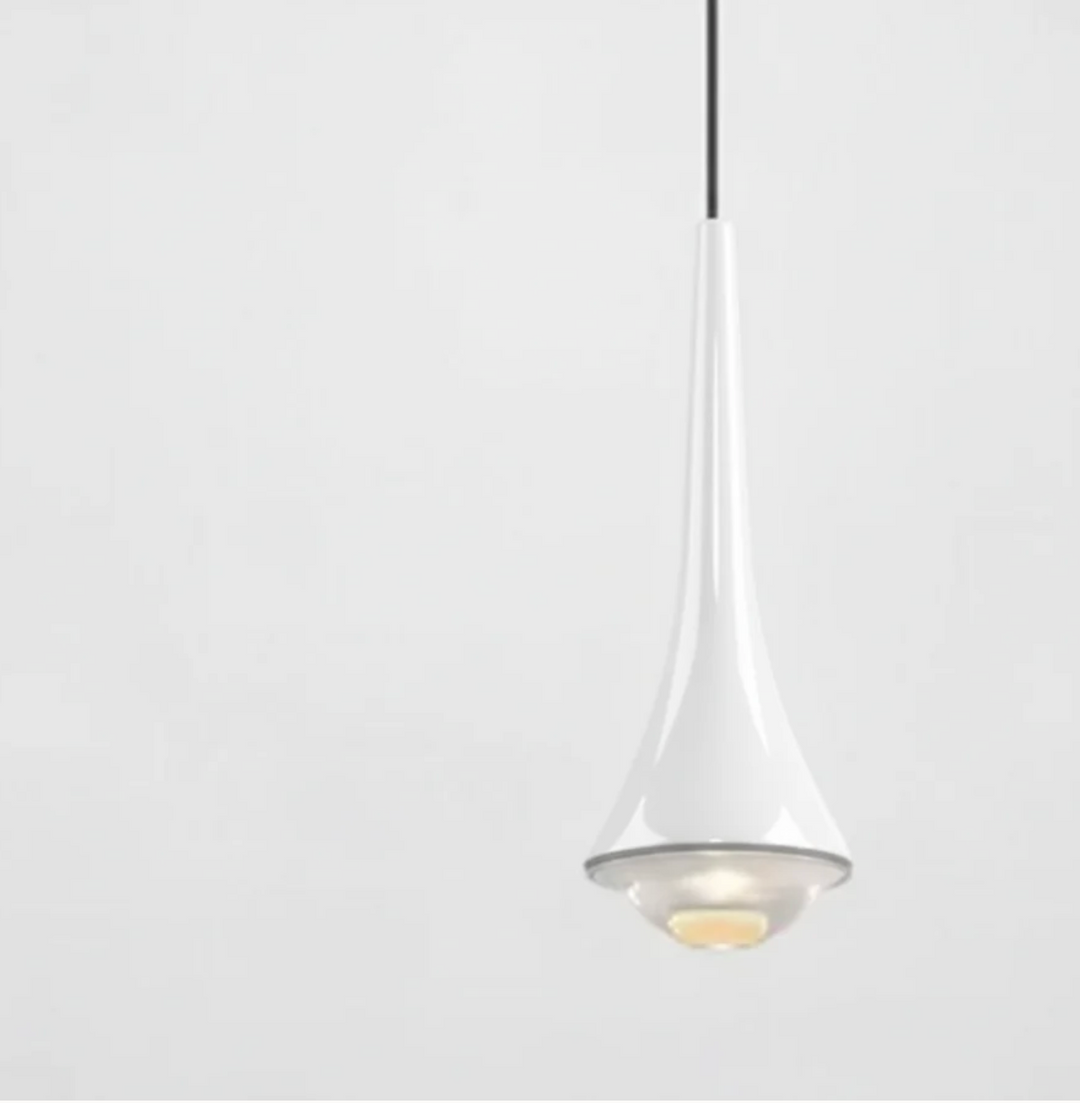 Lampa wisząca z metalowym kloszem i szklanym kloszem