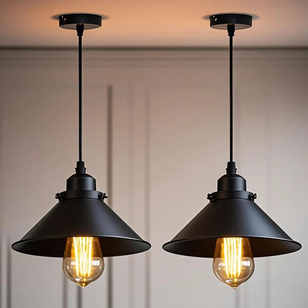 Lampa wisząca z metalowym kloszem stożkowym