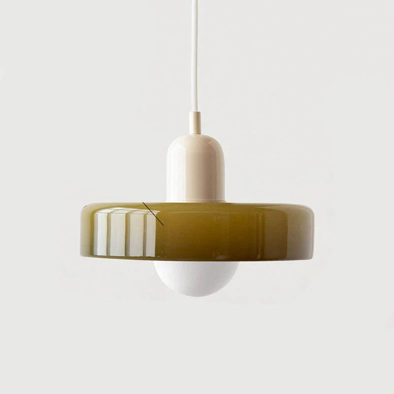Lampa wisząca z metalowym kloszem w kształcie dysku i ceramicznym detalem w kształcie kapsuły