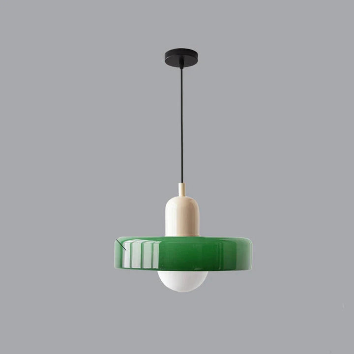 Lampa wisząca z metalowym kloszem w kształcie dysku i ceramicznym detalem w kształcie kapsuły