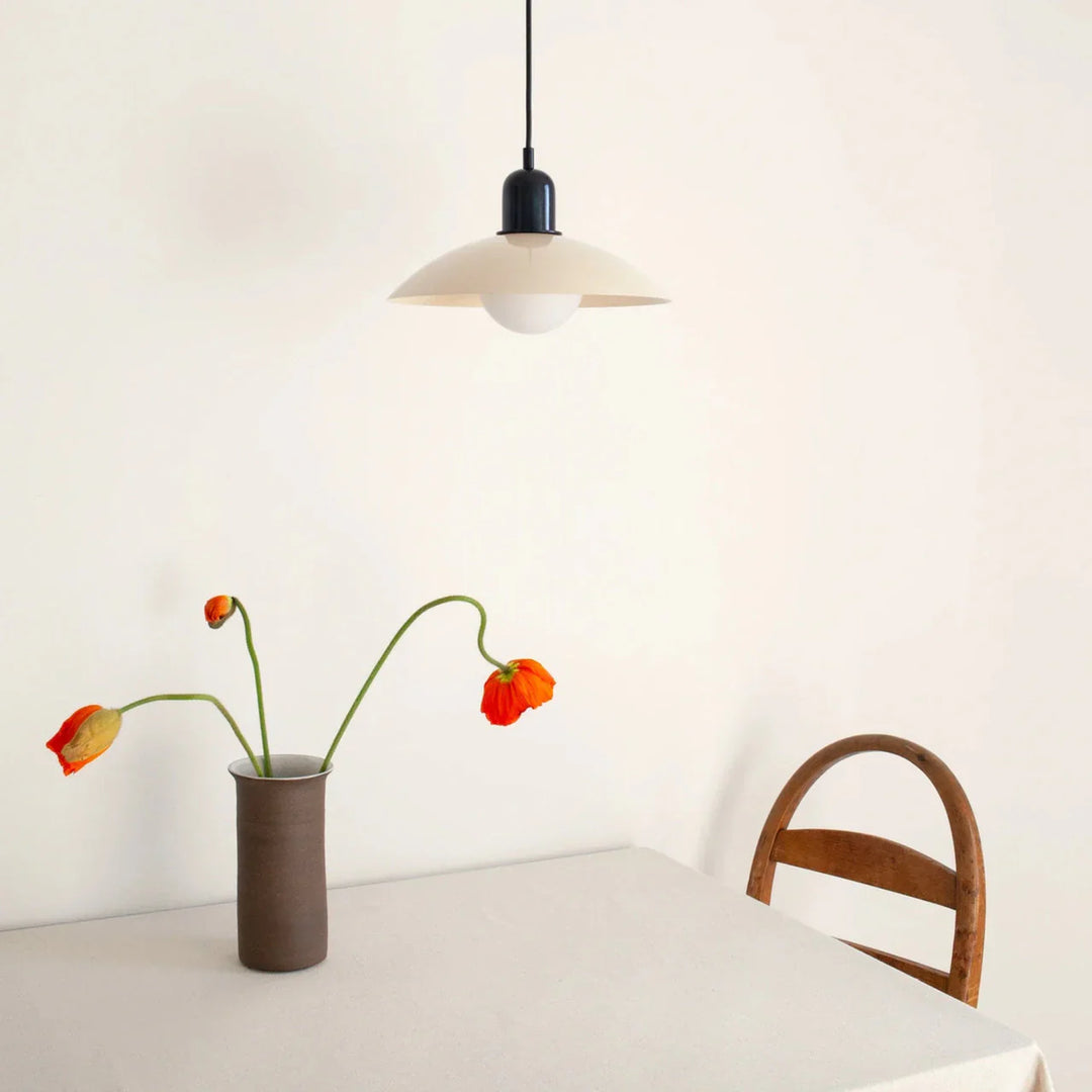 Lampa wisząca z płaskim metalowym kloszem dwuelementowa oprawa w stylu Bauhaus
