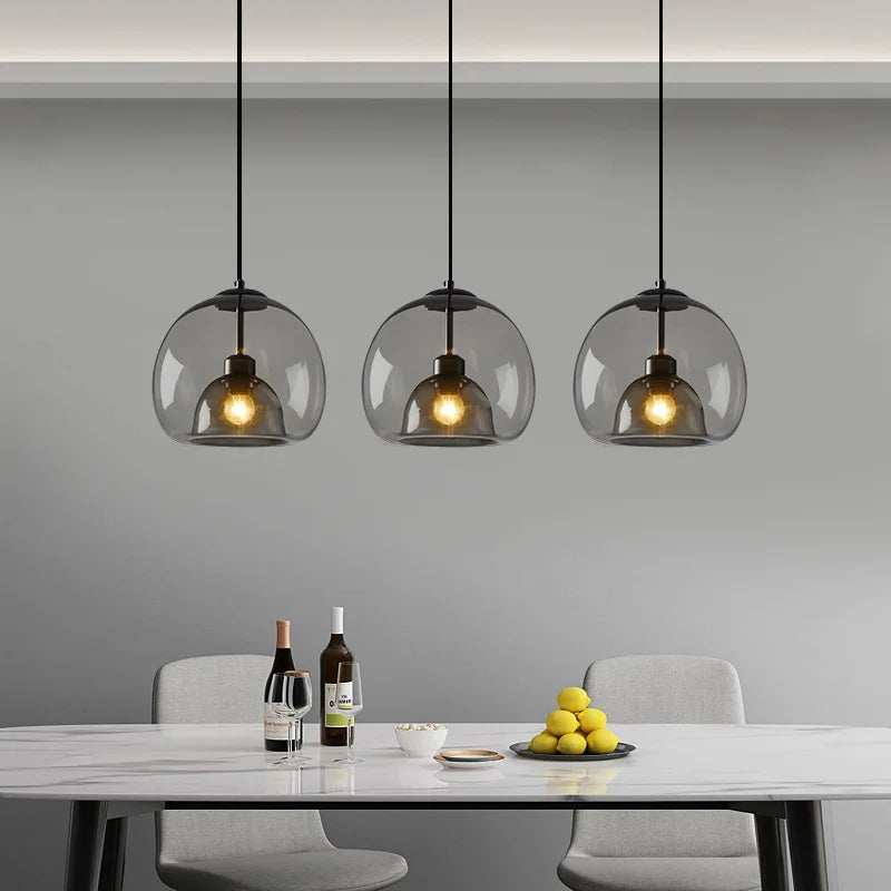 Lampa wisząca z podwójnym szklanym kloszem i żarówką Edisona