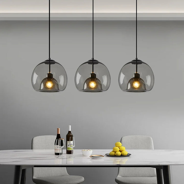 Lampa wisząca z podwójnym szklanym kloszem i żarówką Edisona