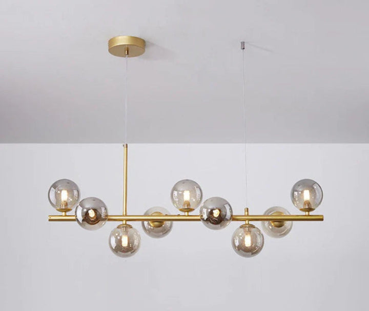 Lampa wisząca z poziomym ramieniem i kulistymi szklanymi kloszami