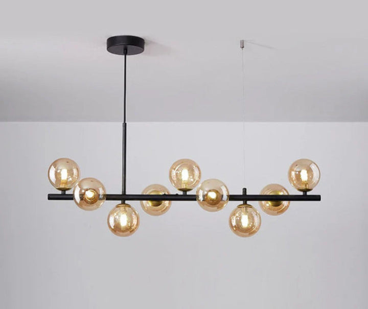 Lampa wisząca z poziomym ramieniem i kulistymi szklanymi kloszami