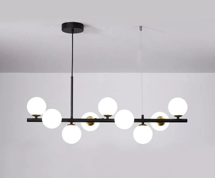 Lampa wisząca z poziomym ramieniem i kulistymi szklanymi kloszami