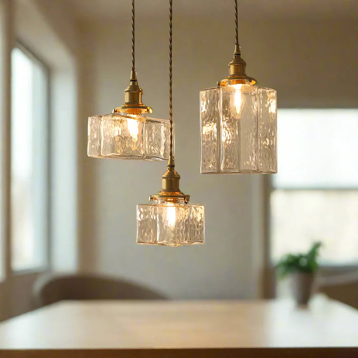 Lampa wisząca z prostokątnym szklanym kloszem