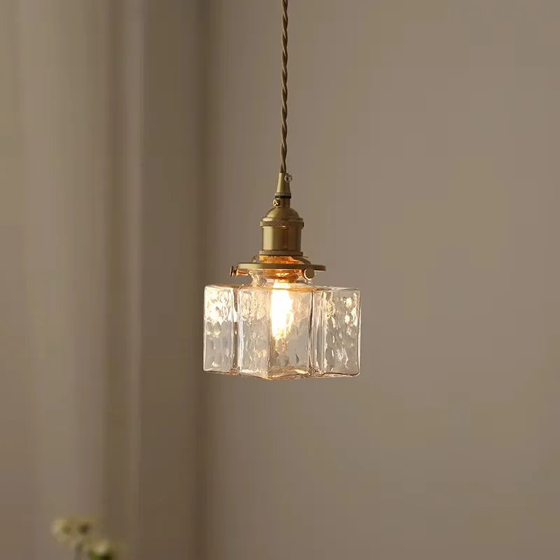 Lampa wisząca z prostokątnym szklanym kloszem
