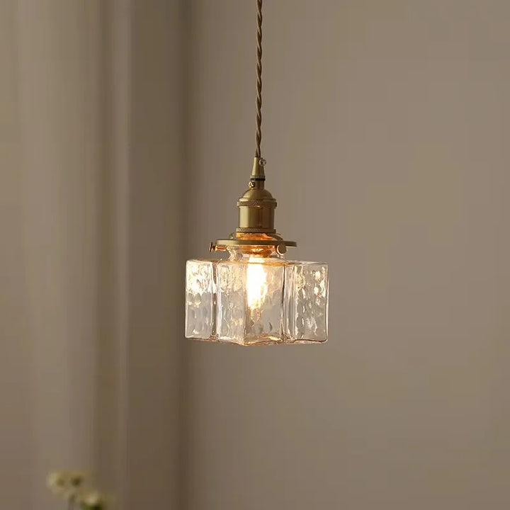 Lampa wisząca z prostokątnym szklanym kloszem