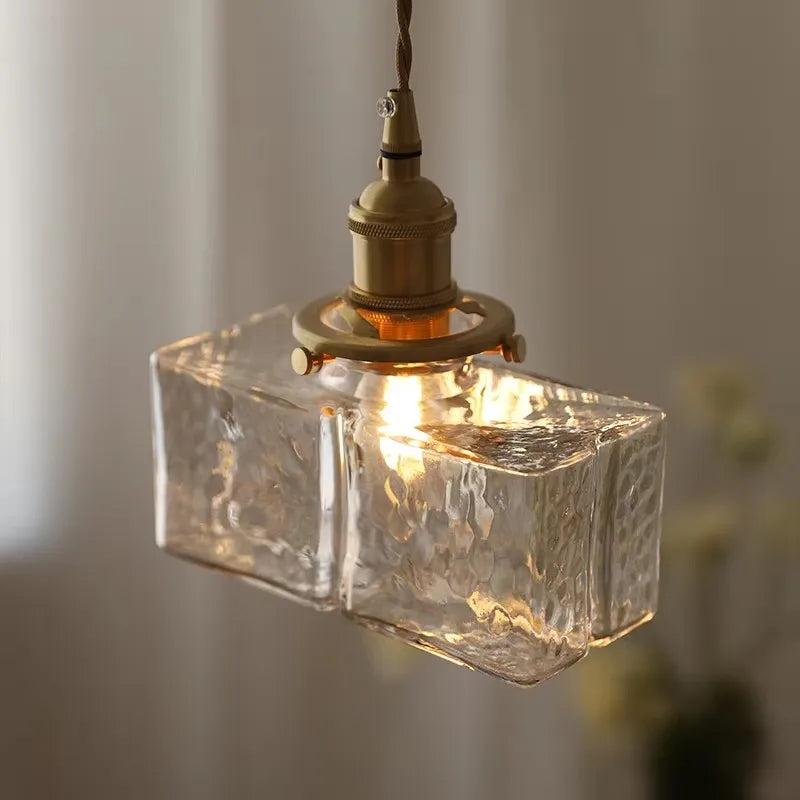 Lampa wisząca z prostokątnym szklanym kloszem