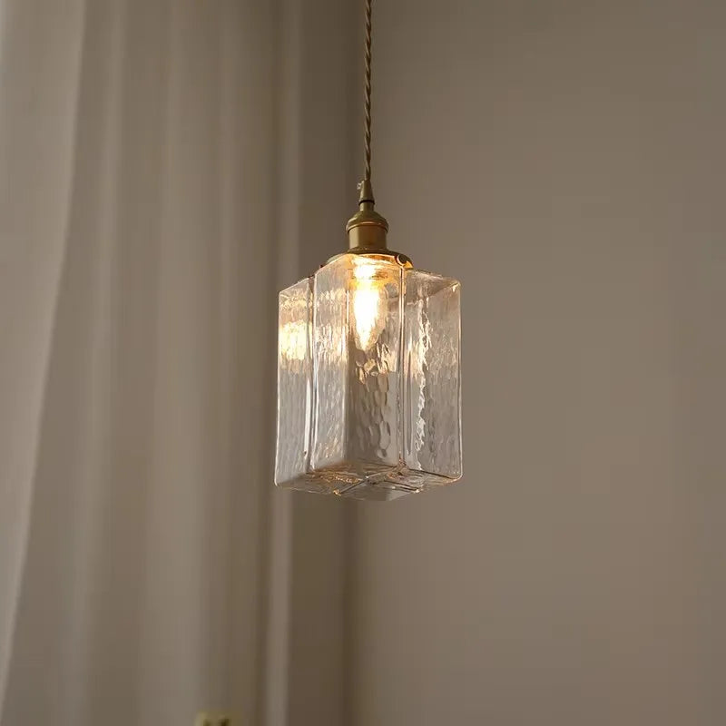 Lampa wisząca z prostokątnym szklanym kloszem