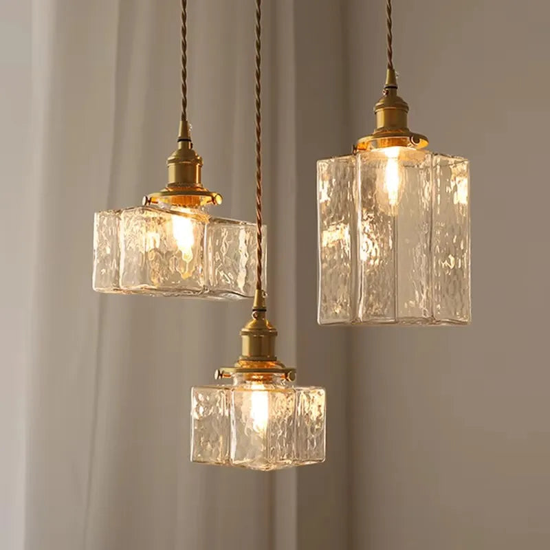 Lampa wisząca z prostokątnym szklanym kloszem