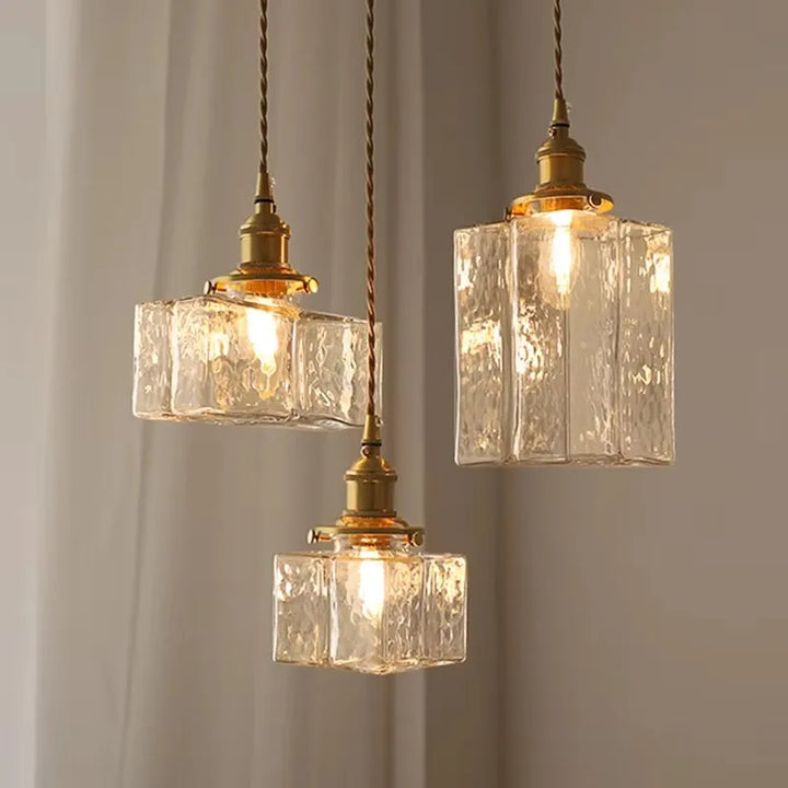Lampa wisząca z prostokątnym szklanym kloszem