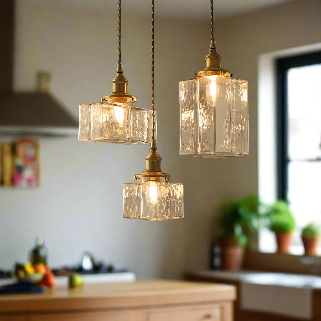 Lampa wisząca z prostokątnym szklanym kloszem