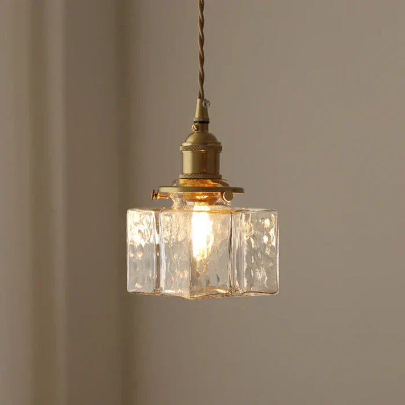 Lampa wisząca z prostokątnym szklanym kloszem