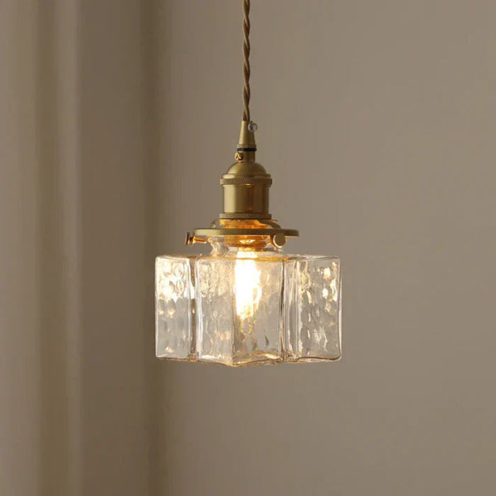 Lampa wisząca z prostokątnym szklanym kloszem