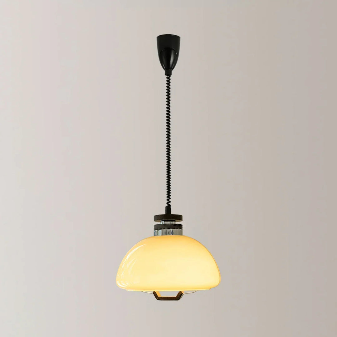 Lampa wisząca z regulacją wysokości i kloszem ze szkła w kształcie kopuły