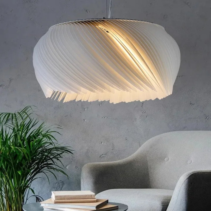 Lampa wisząca z wielowarstwowym kloszem akrylowym w kształcie elipsy