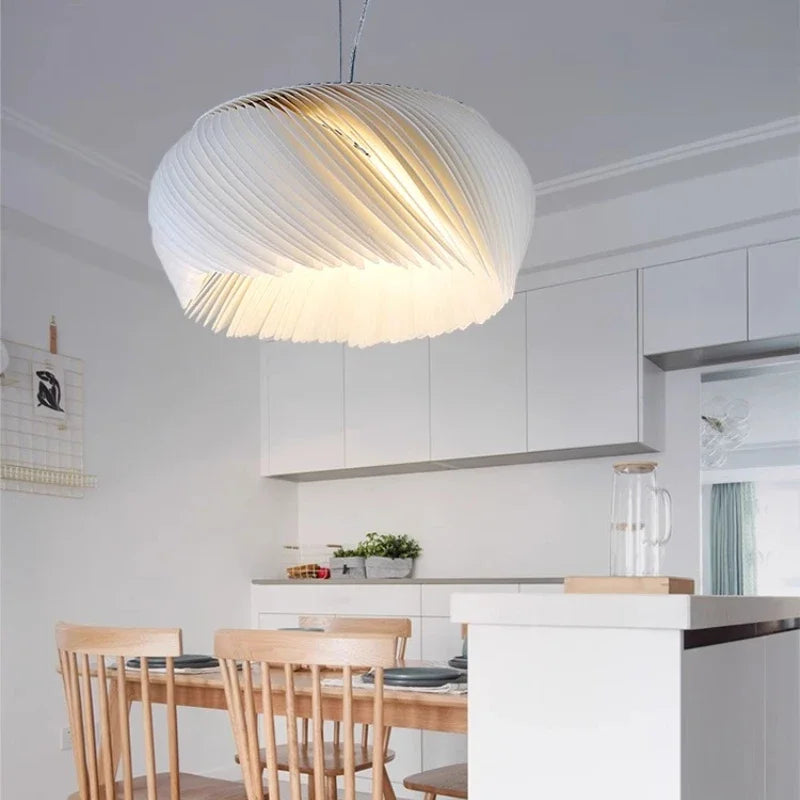 Lampa wisząca z wielowarstwowym kloszem akrylowym w kształcie elipsy