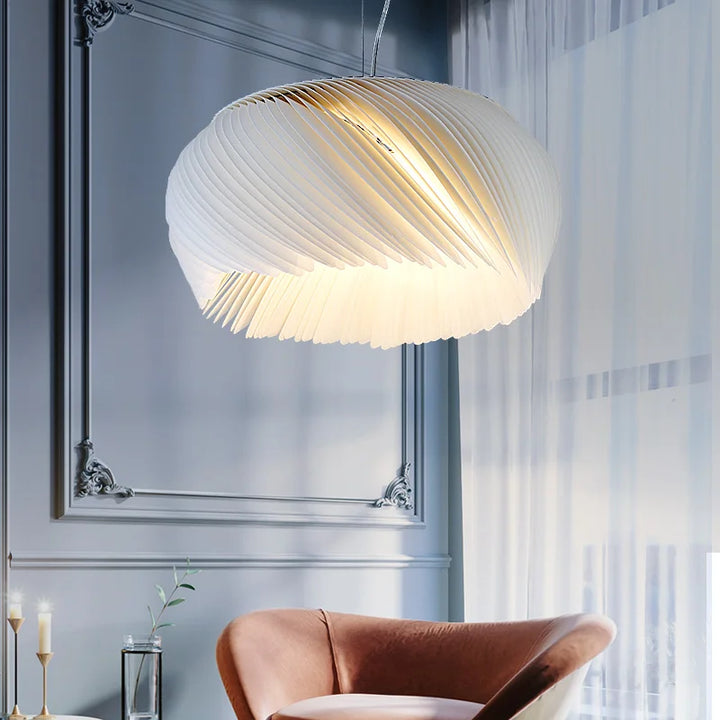Lampa wisząca z wielowarstwowym kloszem akrylowym w kształcie elipsy