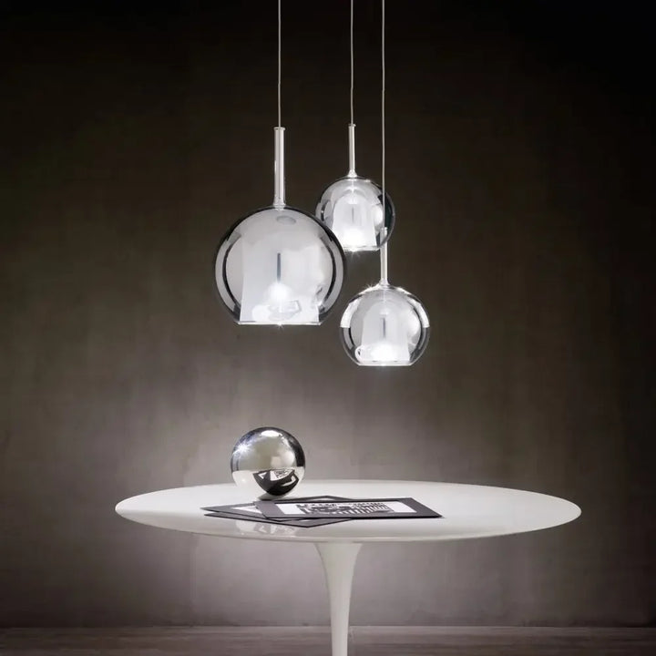Lampa wisząca ze szklaną kulą podwójny klosz z mlecznym wewnętrznym dzwonem