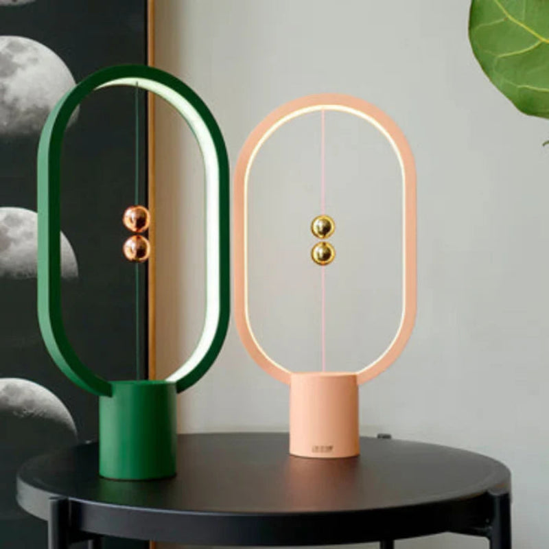 Lampka LED z magnetycznym wyłącznikiem owalna ramka z lewitującymi kulkami