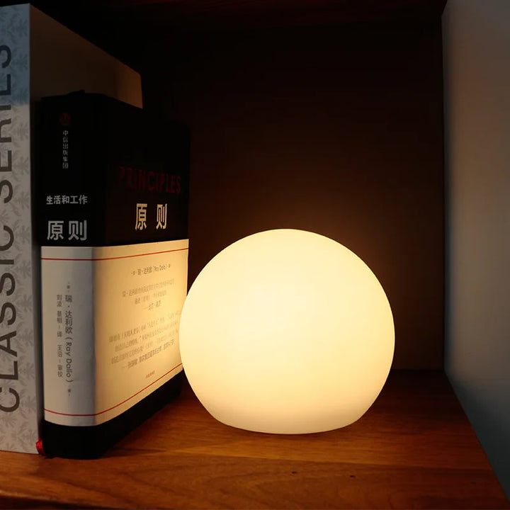 Lampka stołowa kula LED bezprzewodowa RGB z pilotem na taras