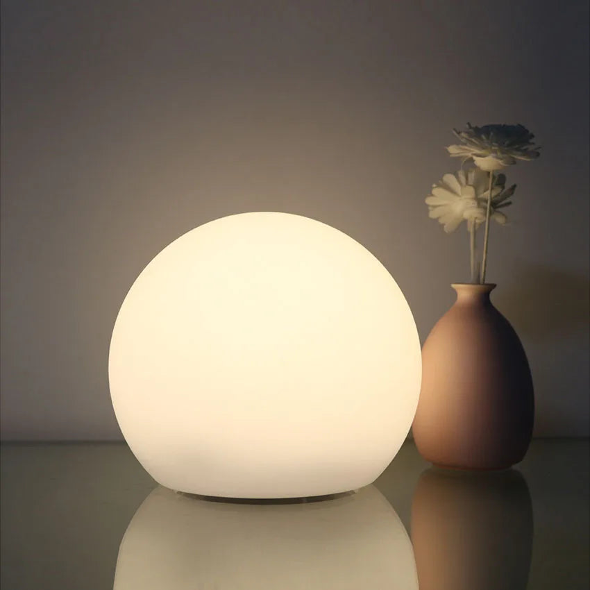 Lampka stołowa kula LED bezprzewodowa RGB z pilotem na taras